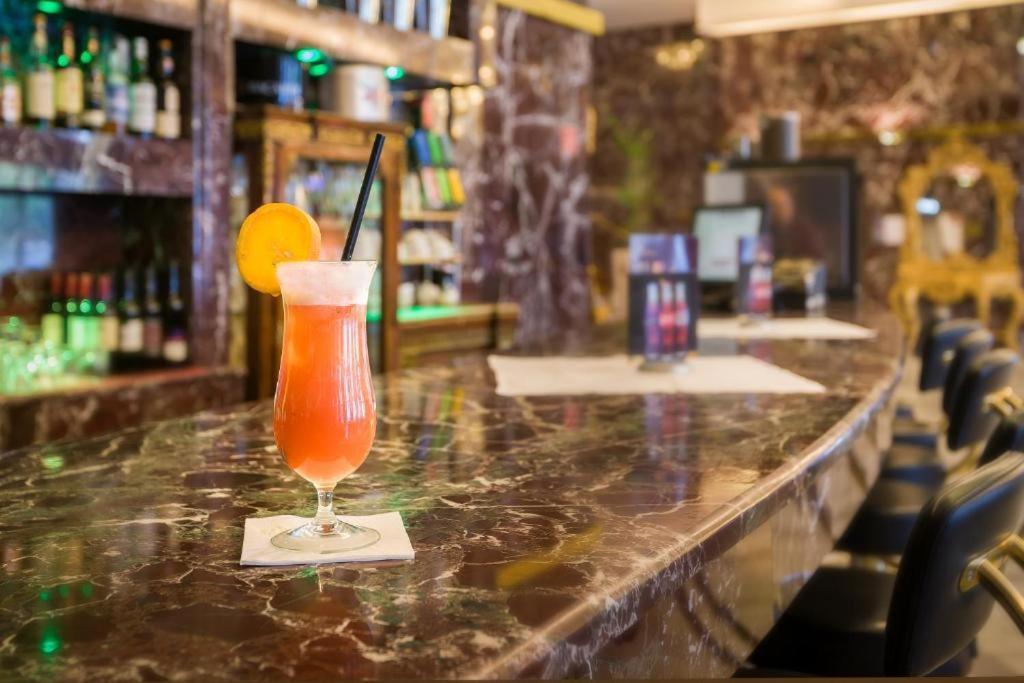 Unique Majestic Hotel 4*
