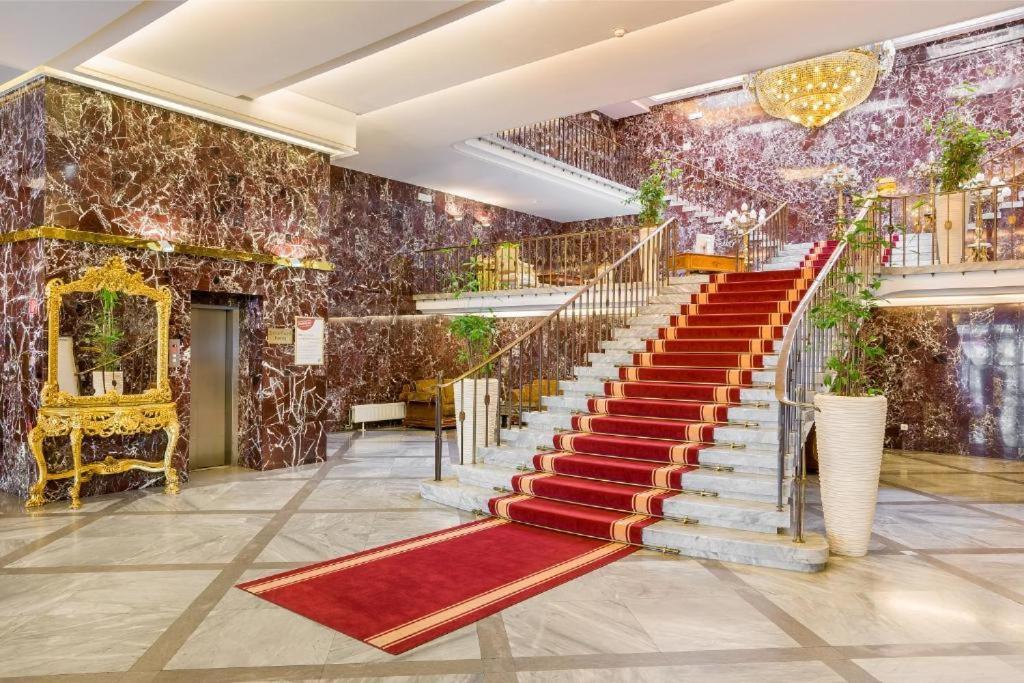 Unique Majestic Hotel